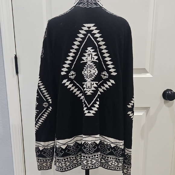 Pink Republic Black and White Patterned Cardigan - Picture 2 of 4